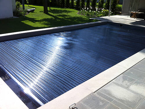 Pool Rollladenabdeckung – geschlossen