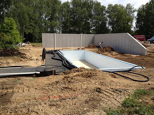 Pool - Rohbau inkl. Sichtschutzmauer 