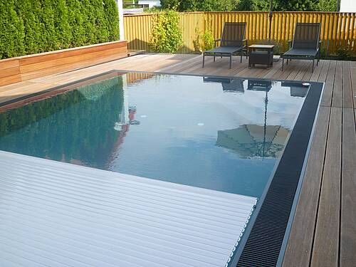 Poolabdeckung 06 in Bewegung 